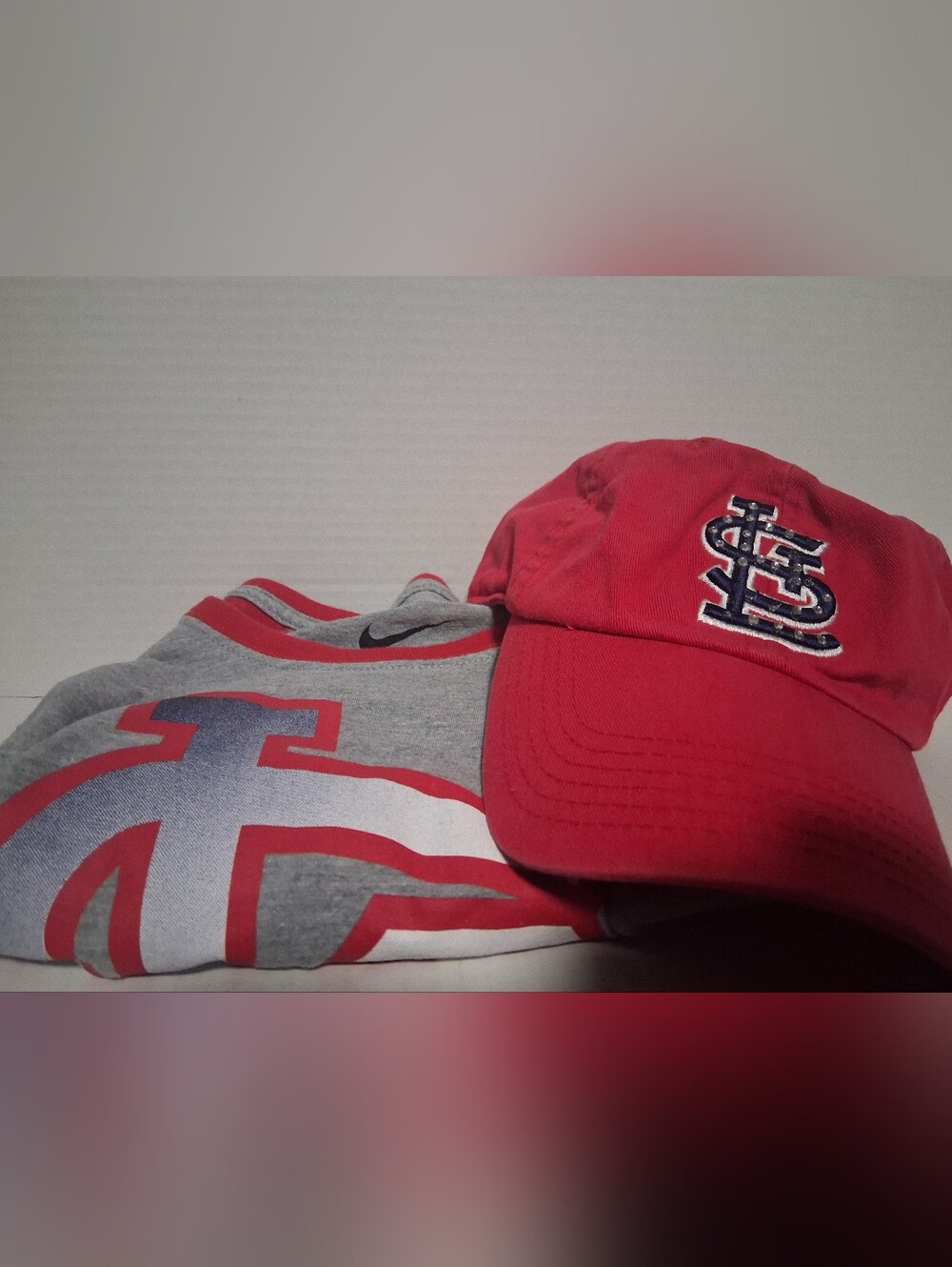 Cardnials Red Embroidered Cap & Grey Nike Tee L. Set Bundle